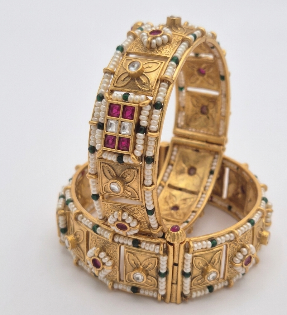 Traditional Matte Gold-Plated Kundan Choker Kada Bangles