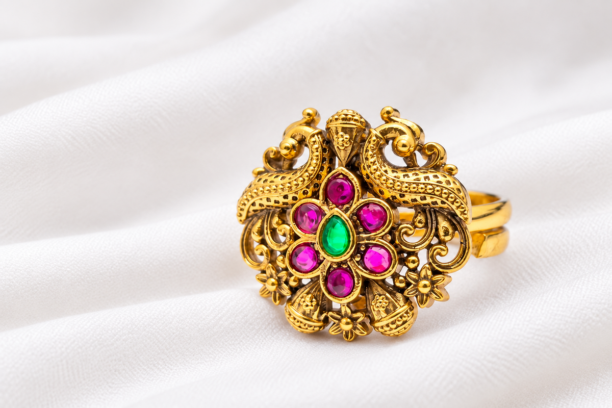 Antique Gold Twin Peacock Motif Kemp Stone Statement Ring