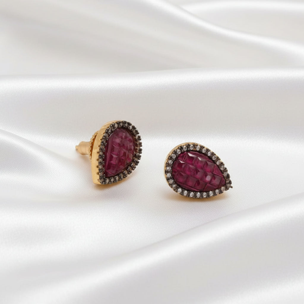 Vintage Gold Tone Teardrop Pink Crystal Geometric Textured Studs