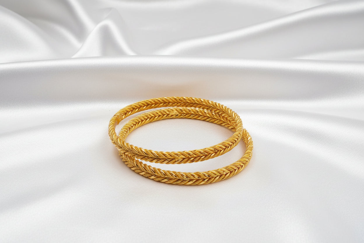 Elegant Gold-Tone Leaf Pattern Bangle Set