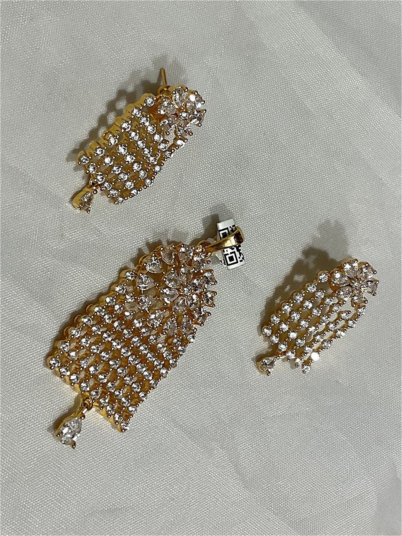 Pendant set
