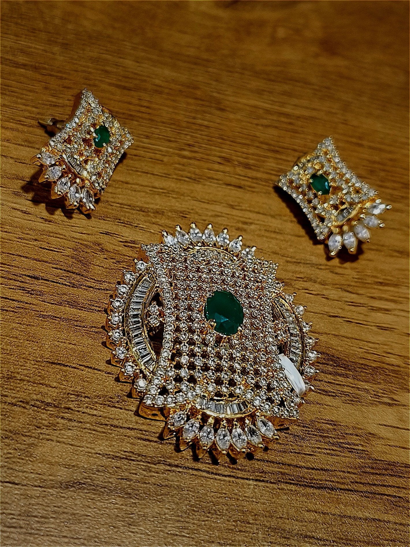 Side Pendant