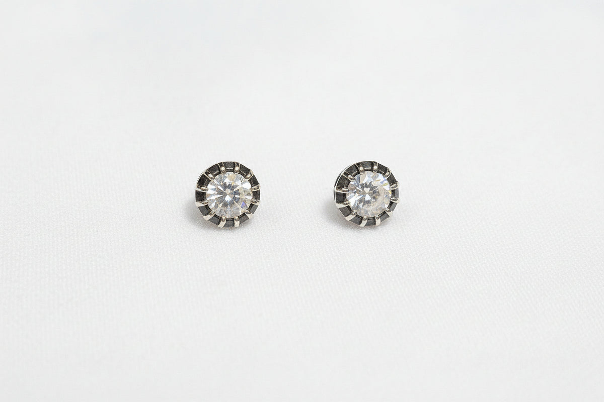 Zircon Solitaire Prong-Set Round Stud Earrings
