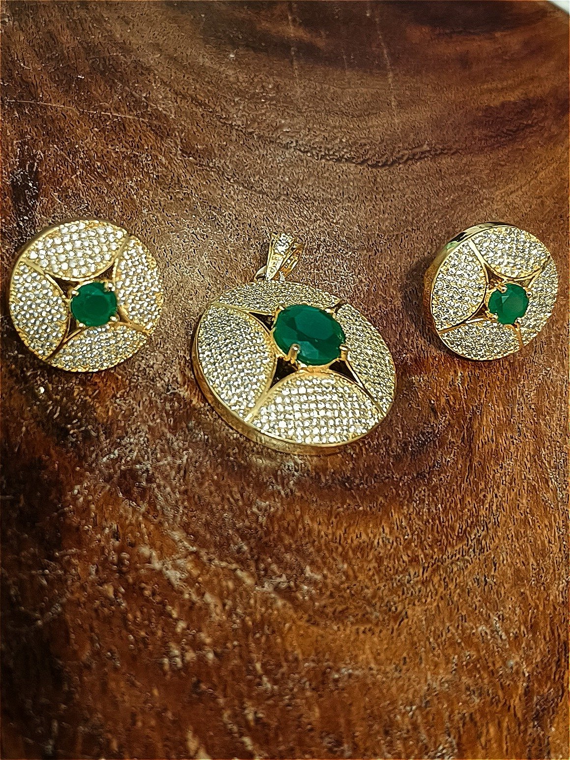Pendant set