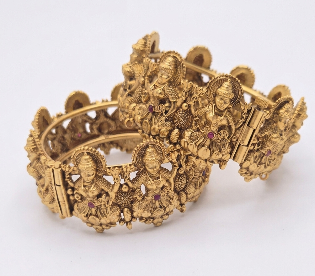 Antique bangle