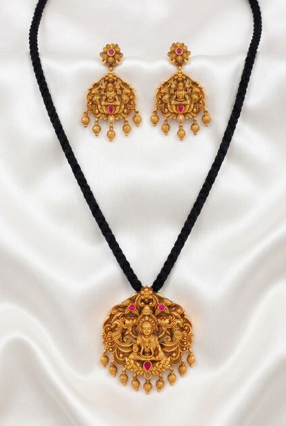 Black Thread Pendant Necklace Set