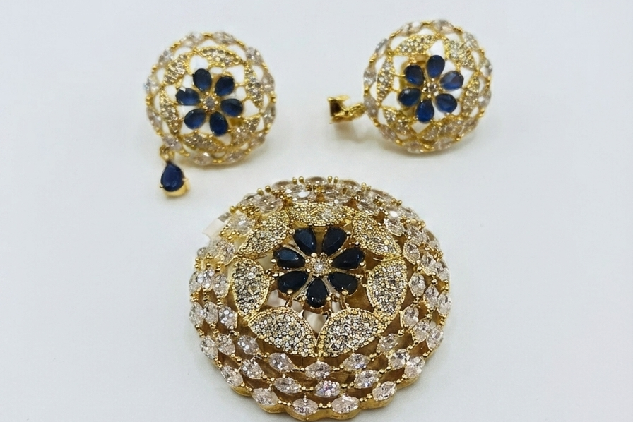 Pendant set