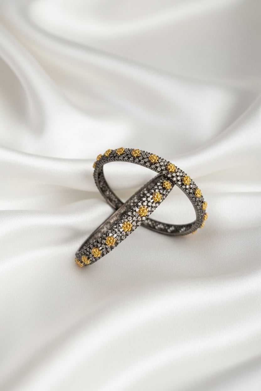Vioctorian  Black and Gold Tone Bangle Set