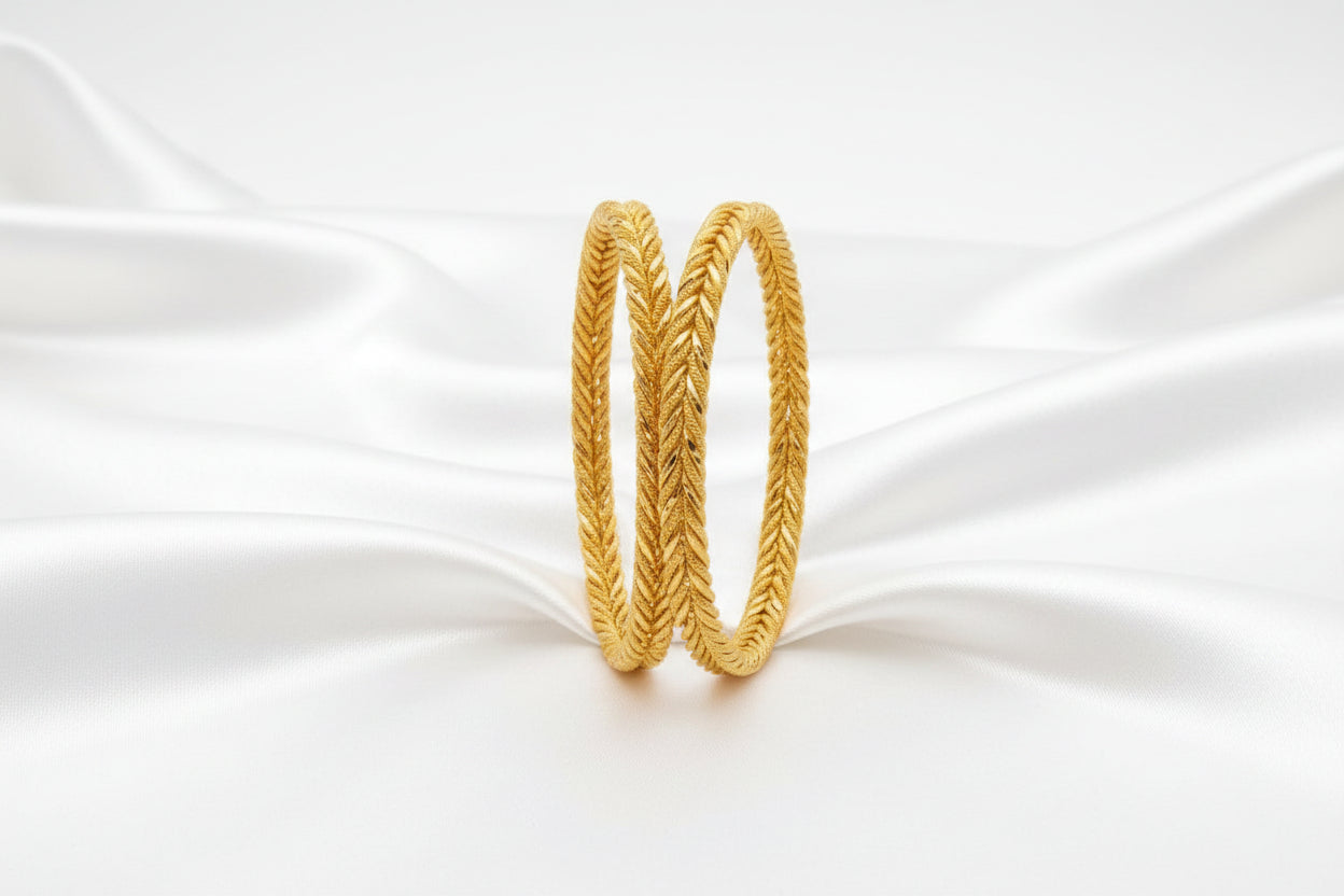 Elegant Gold-Tone Leaf Pattern Bangle Set