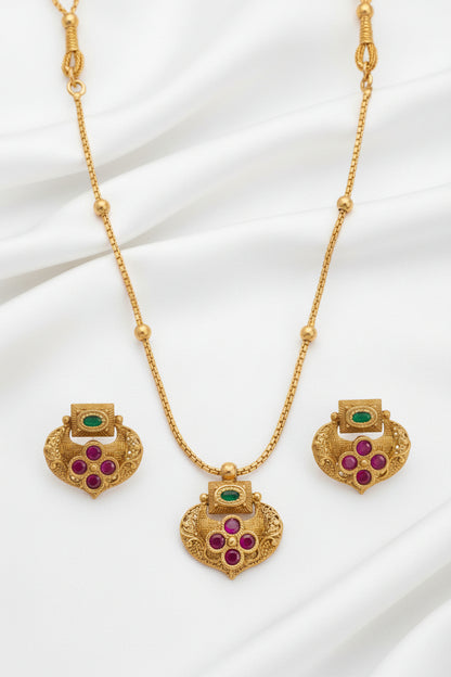 ✨ Traditional Gold-Tone Green & Ruby Jewelry Set – Necklace & Earrings