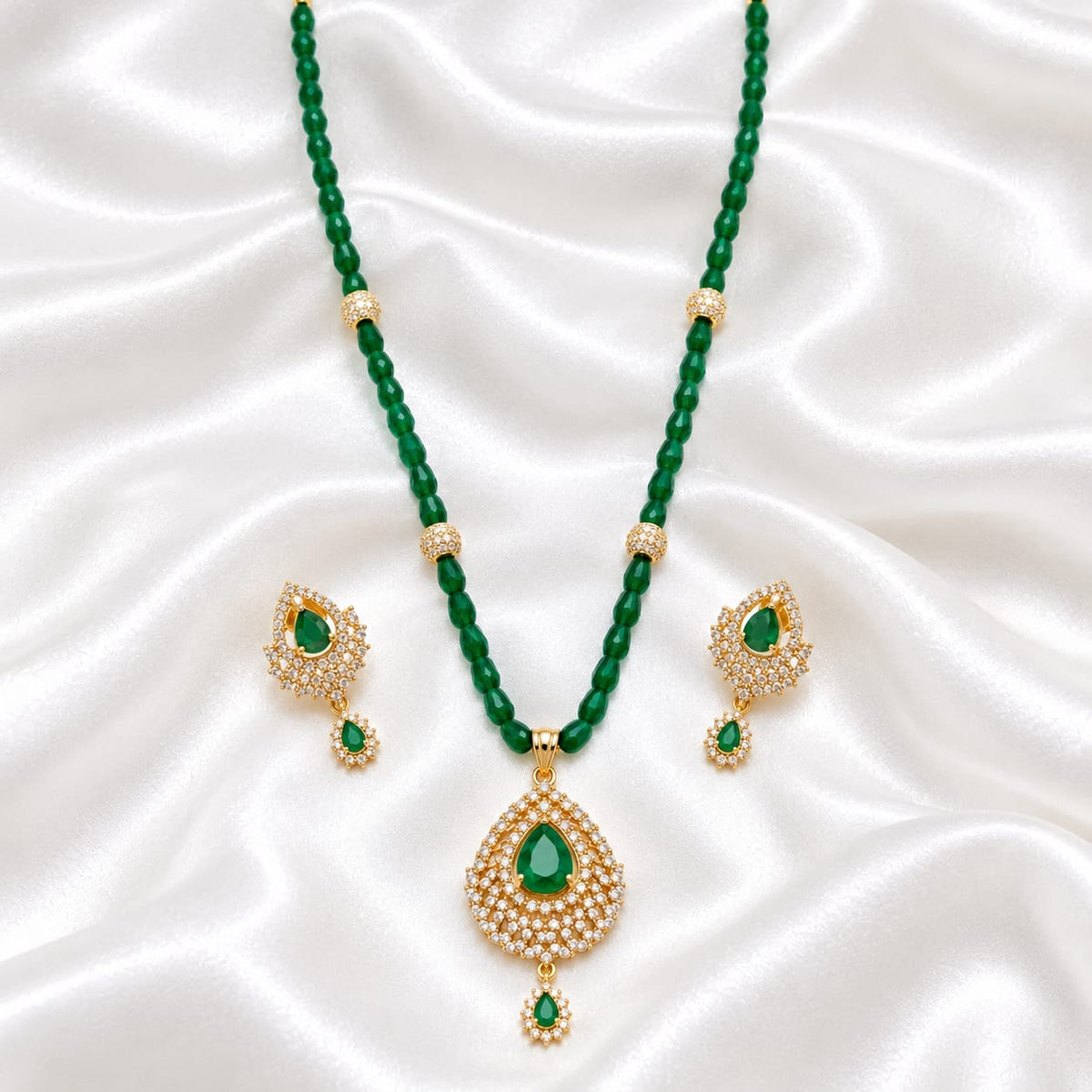 💚Green Beaded Necklace Set with Emerald Teardrop Pendant and Matching Earrings 💛Gold Tone Bridal Jewelry