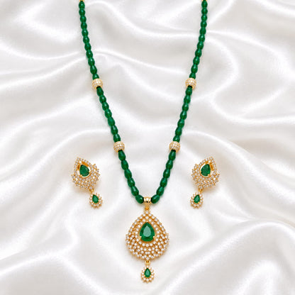 💚Green Beaded Necklace Set with Emerald Teardrop Pendant and Matching Earrings 💛Gold Tone Bridal Jewelry