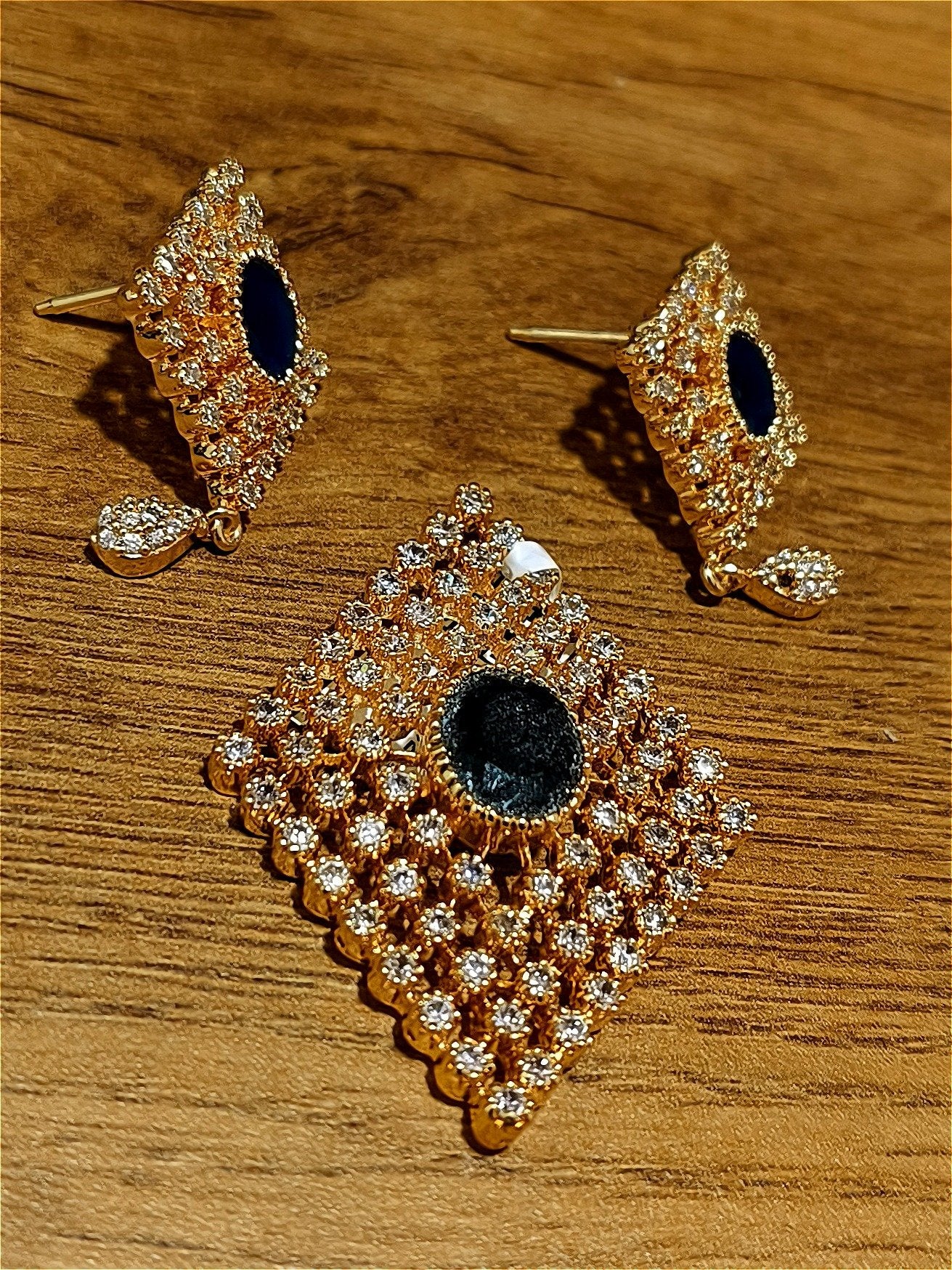 Side Pendant