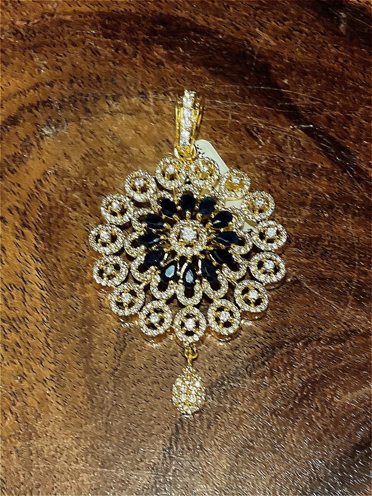 Pendant set