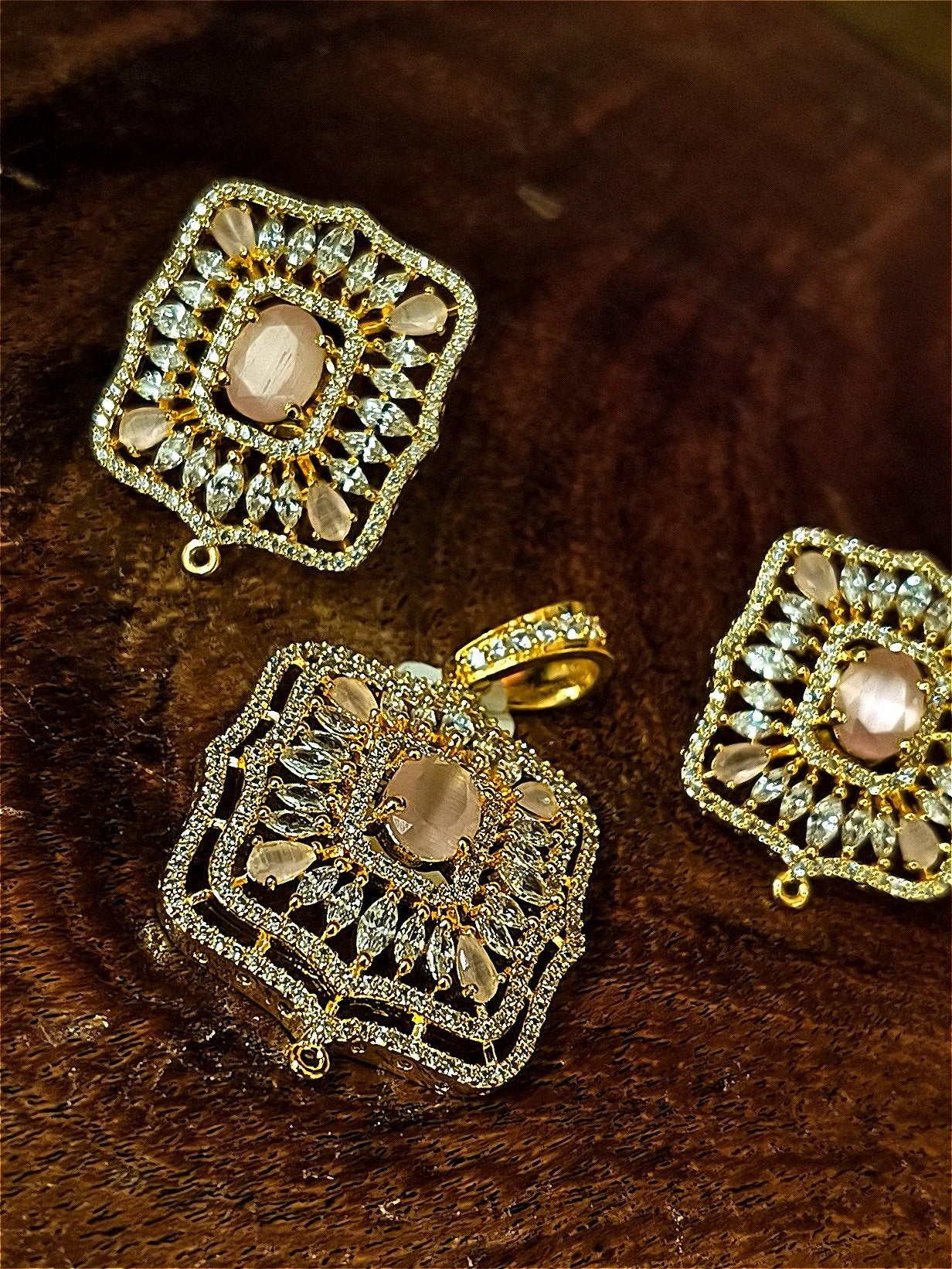 Pendant set