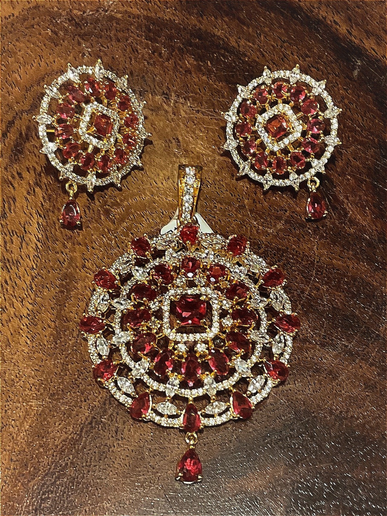 Pendant set