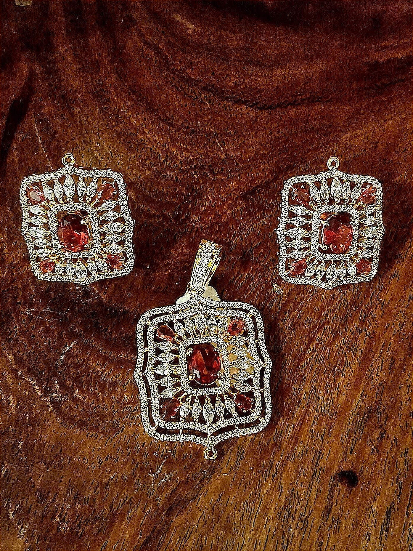 Pendant set