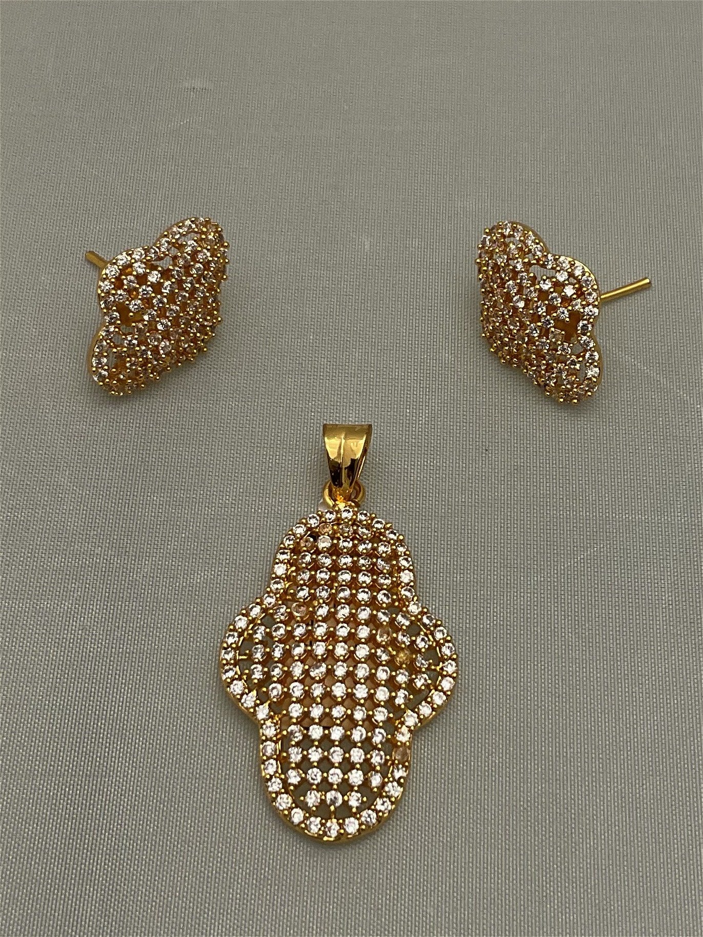 Pendant set