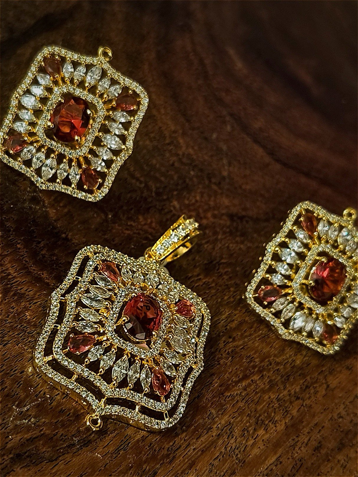 Pendant set