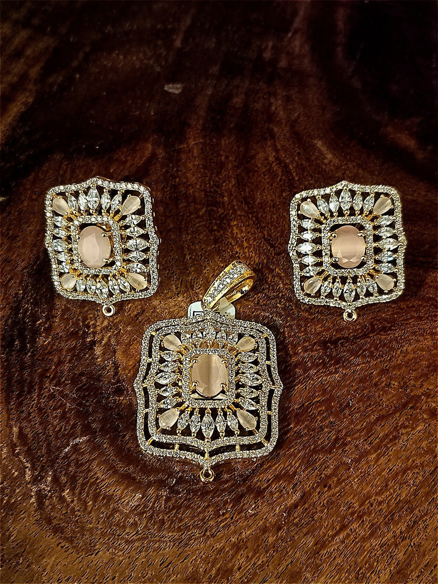 Pendant set