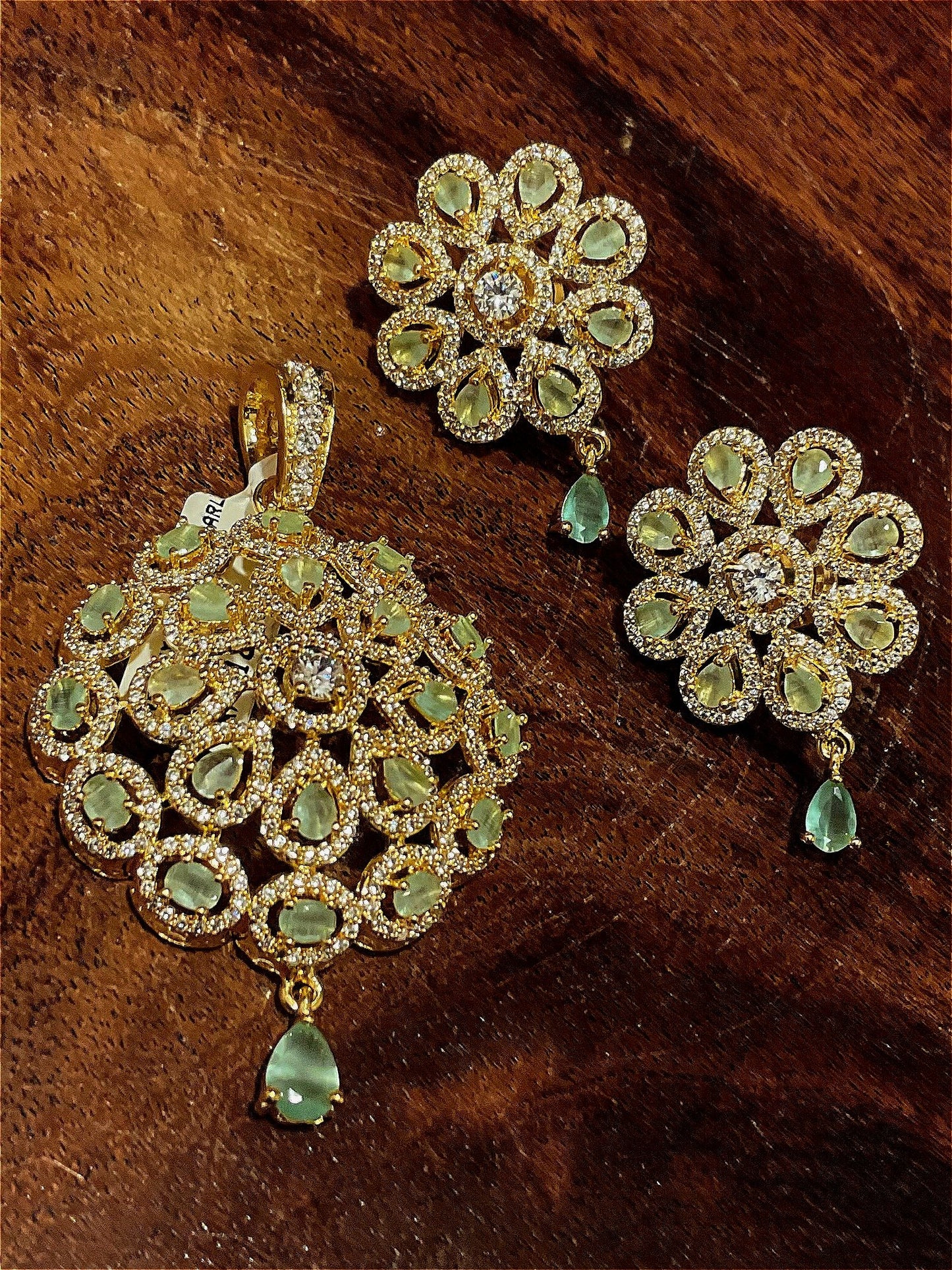 Pendant set