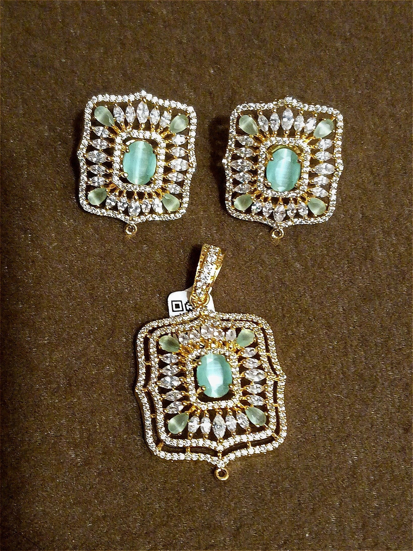 Pendant set