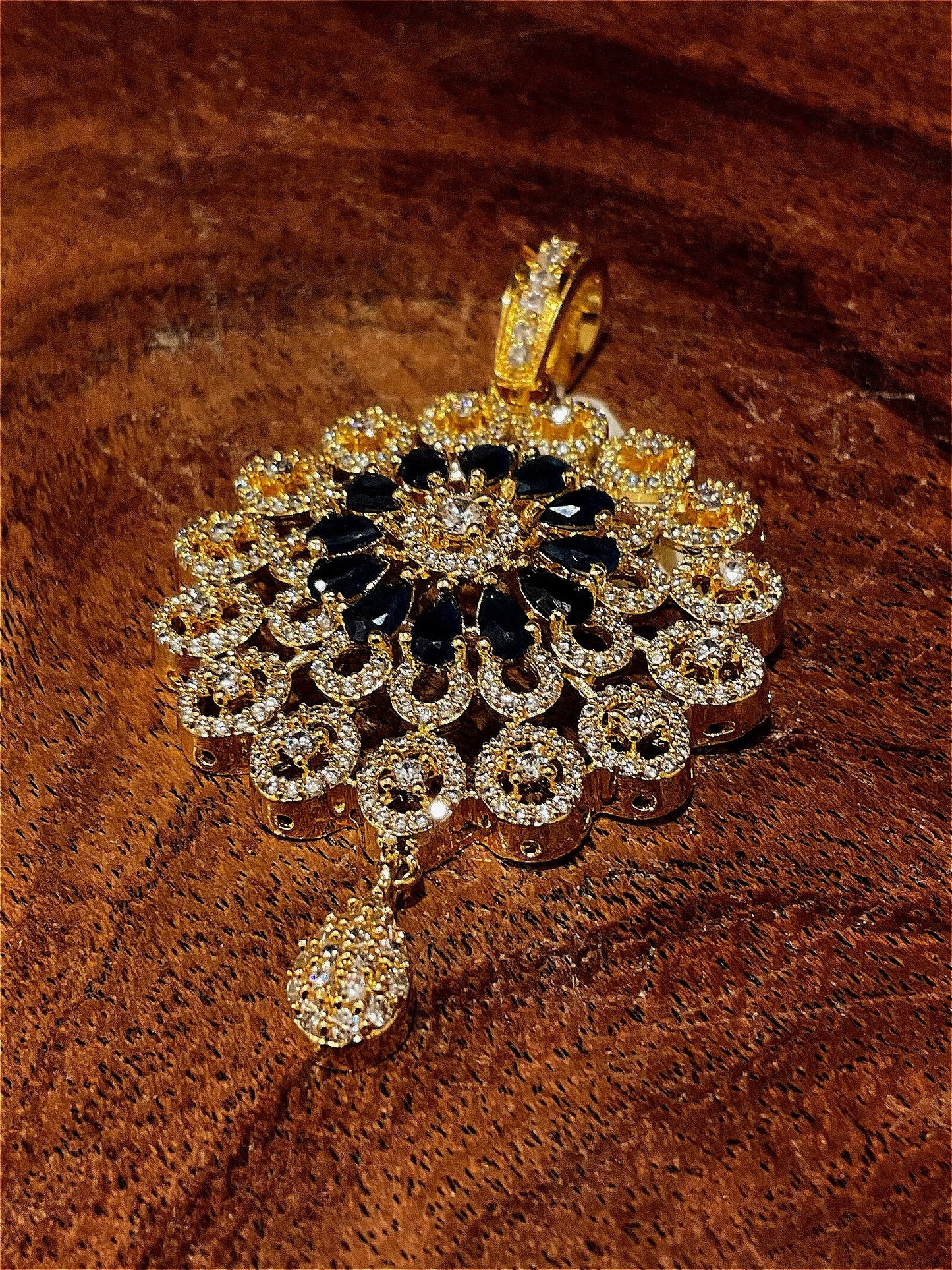 Pendant set