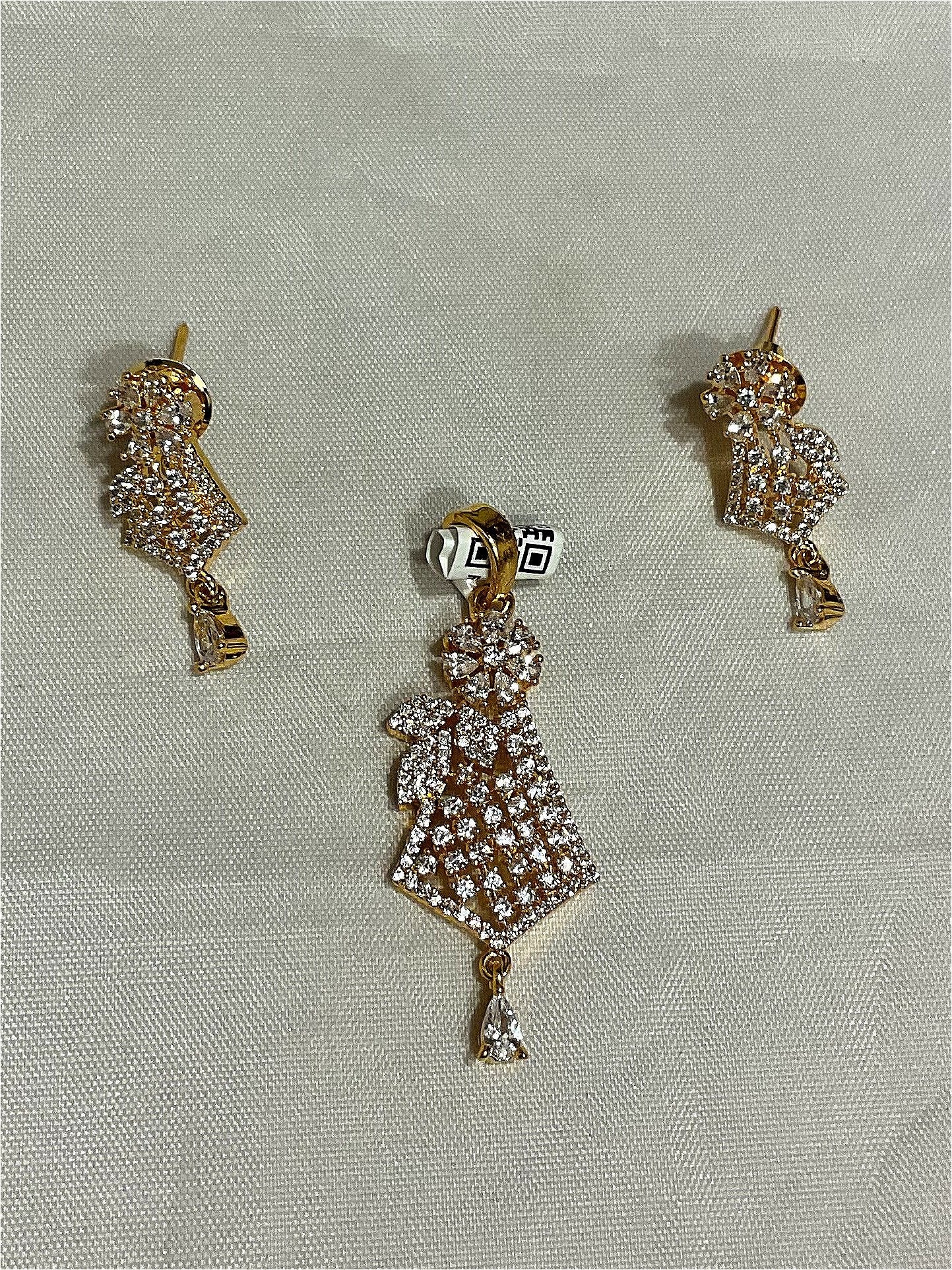 Pendant set