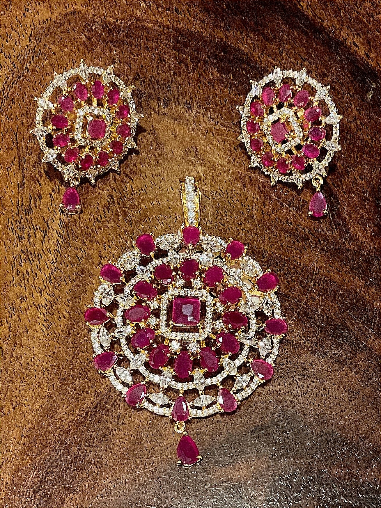 Pendant set