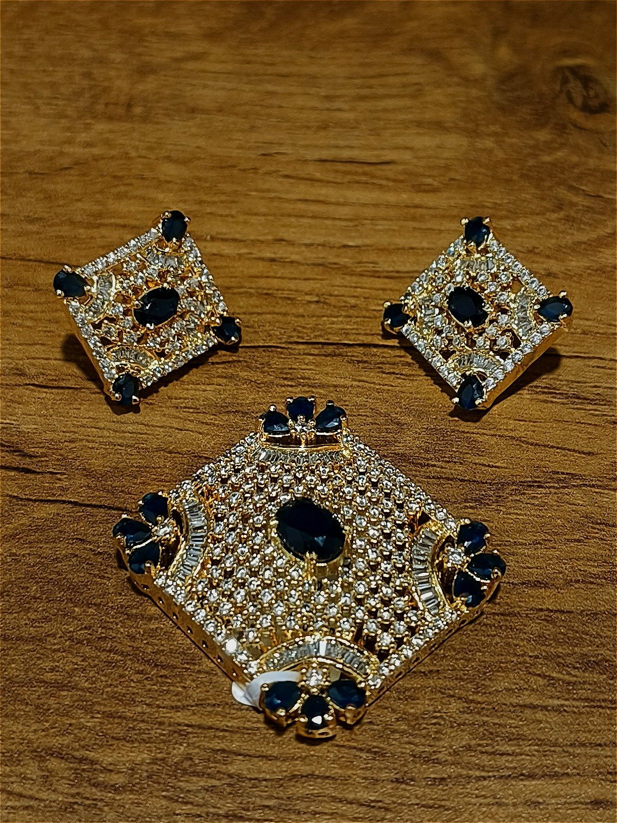 Side Pendant