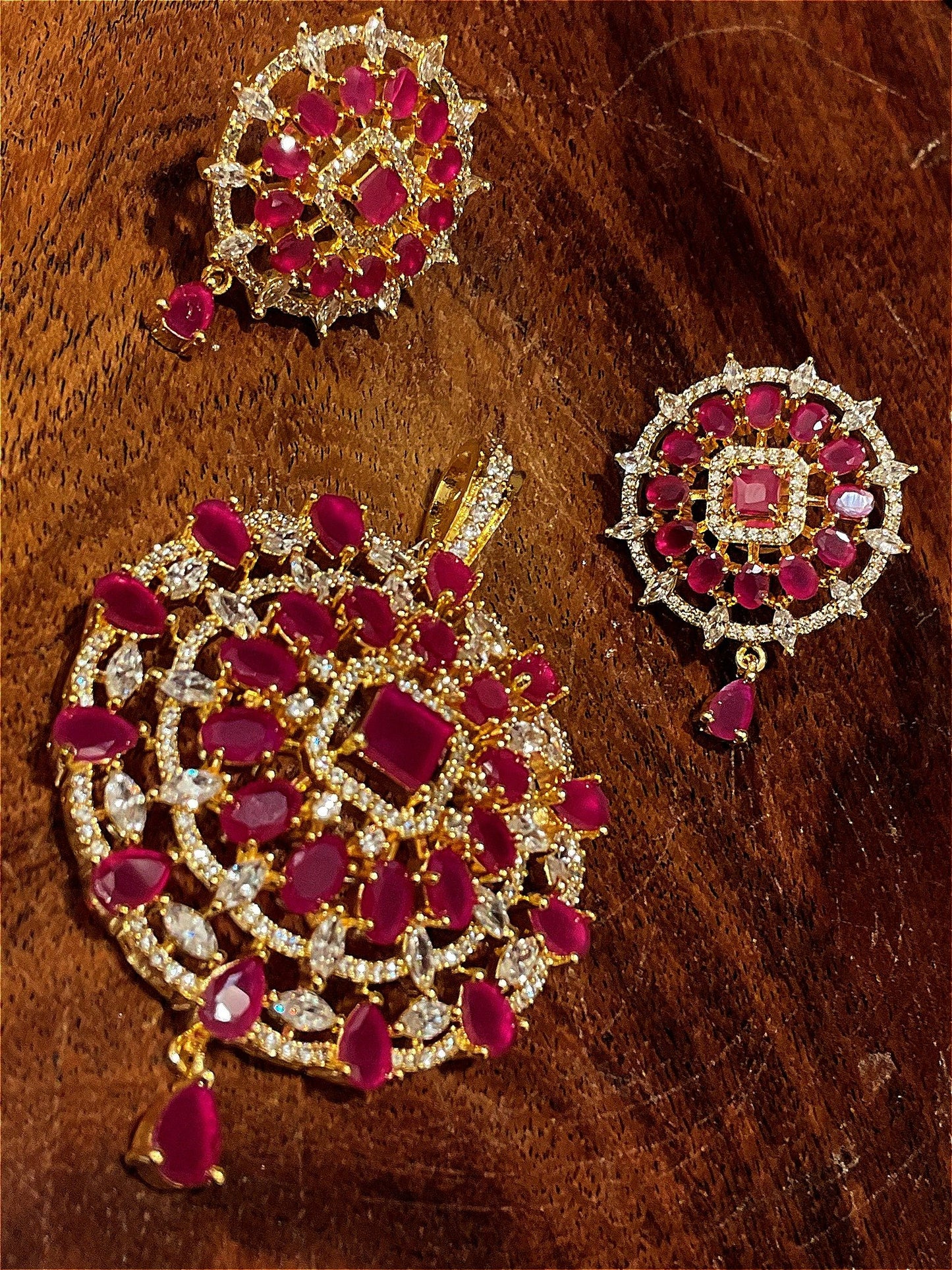 Pendant set