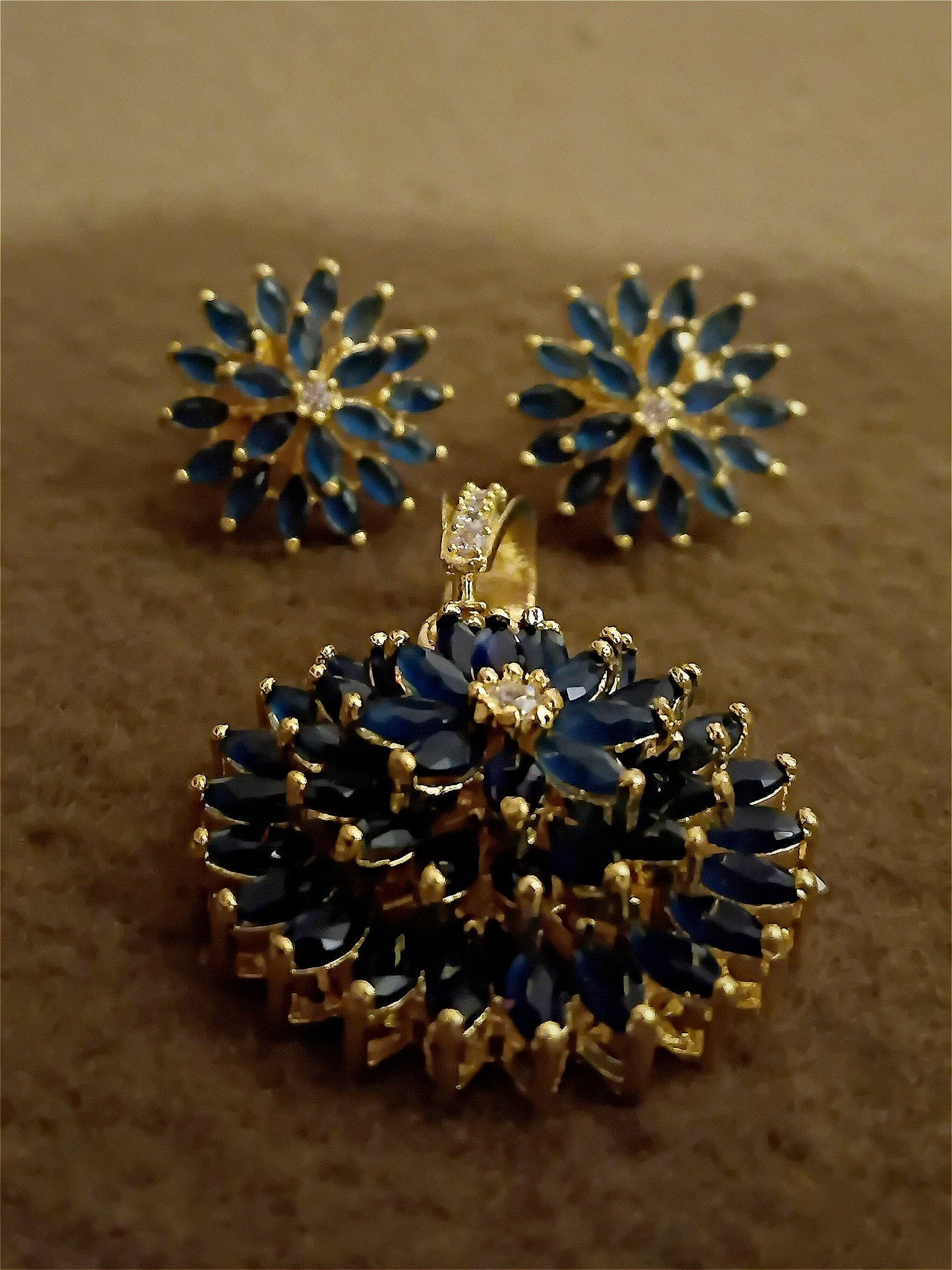 Pendant set