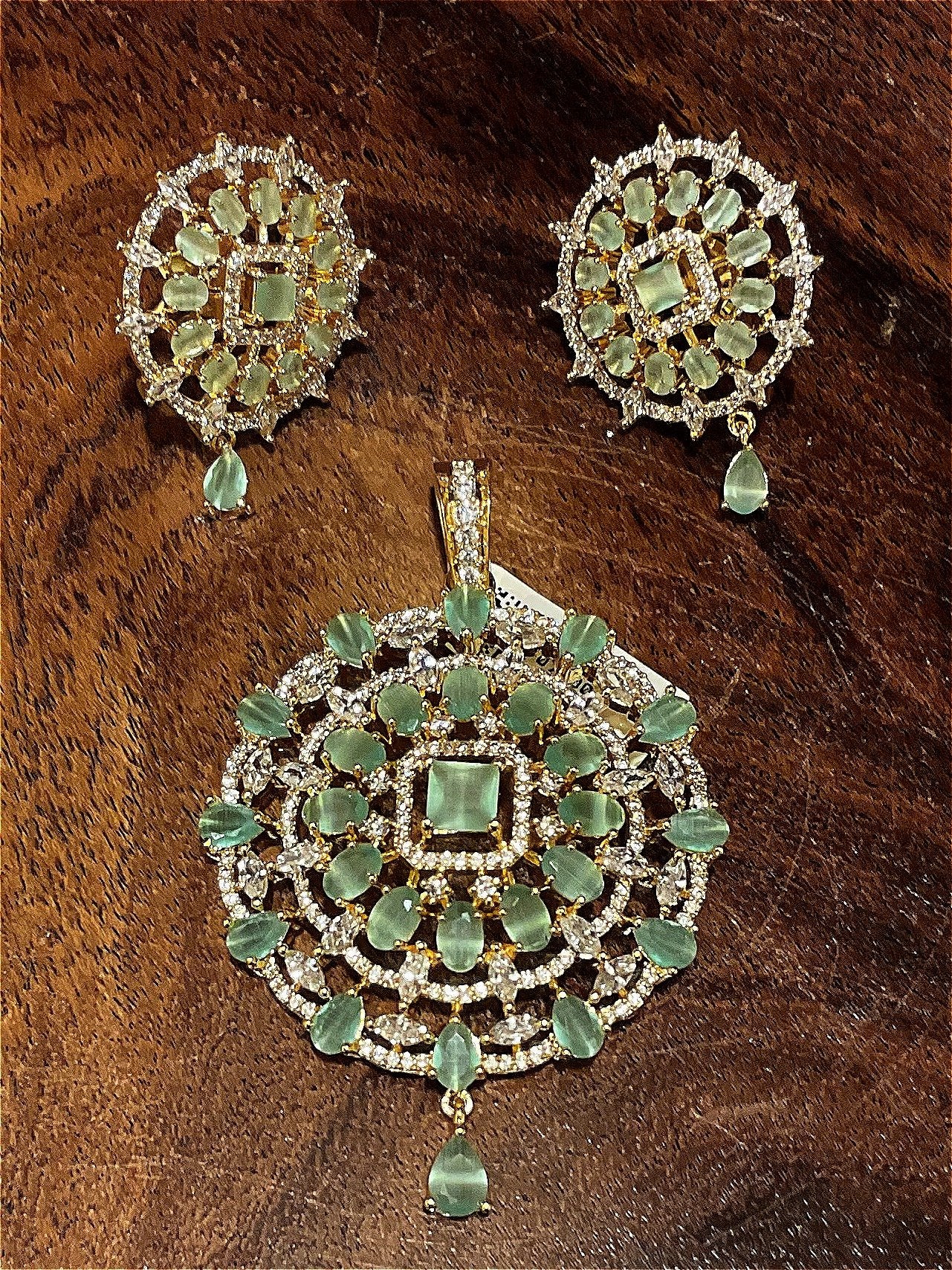 Pendant set