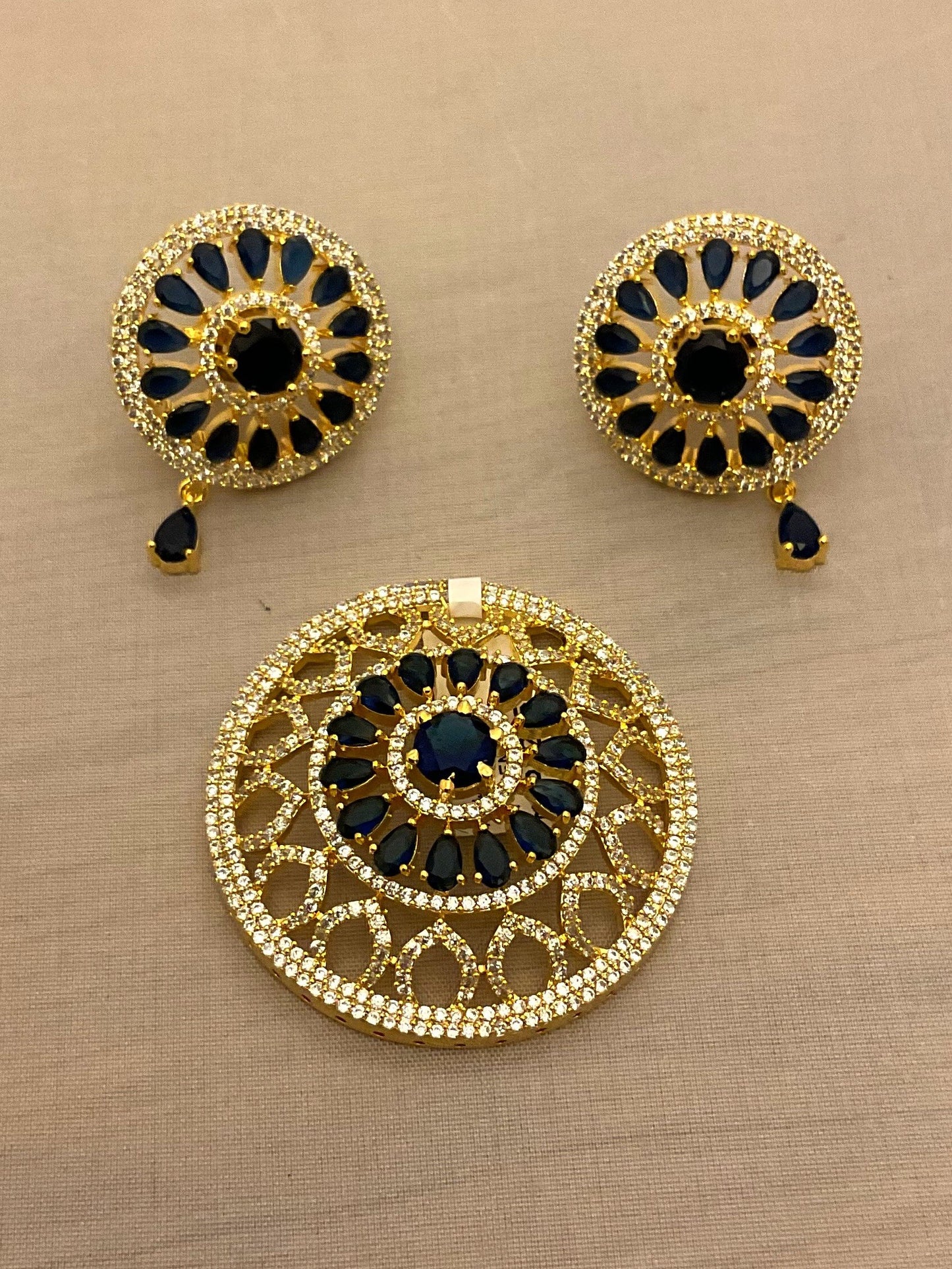 Side Pendant