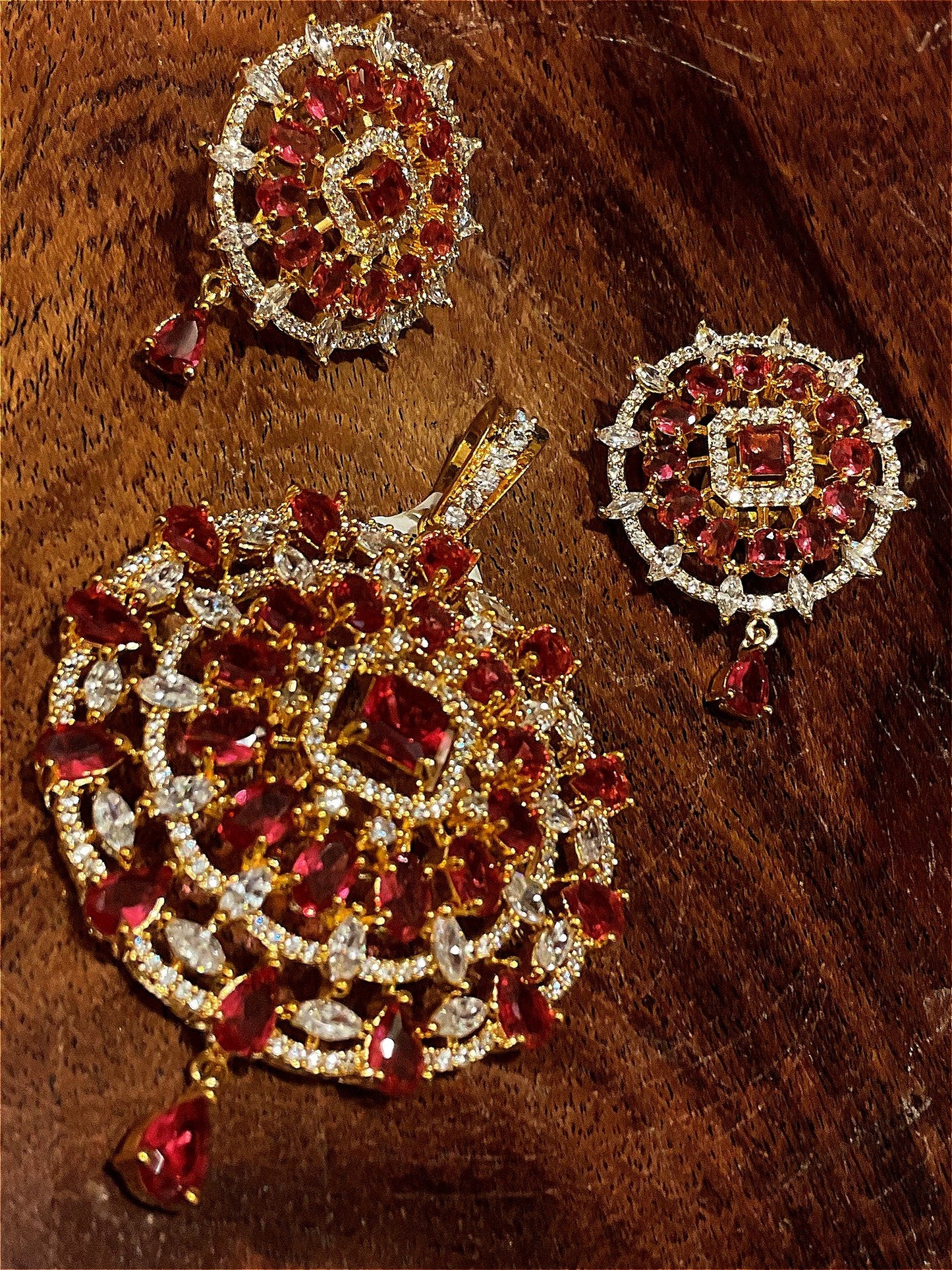 Pendant set