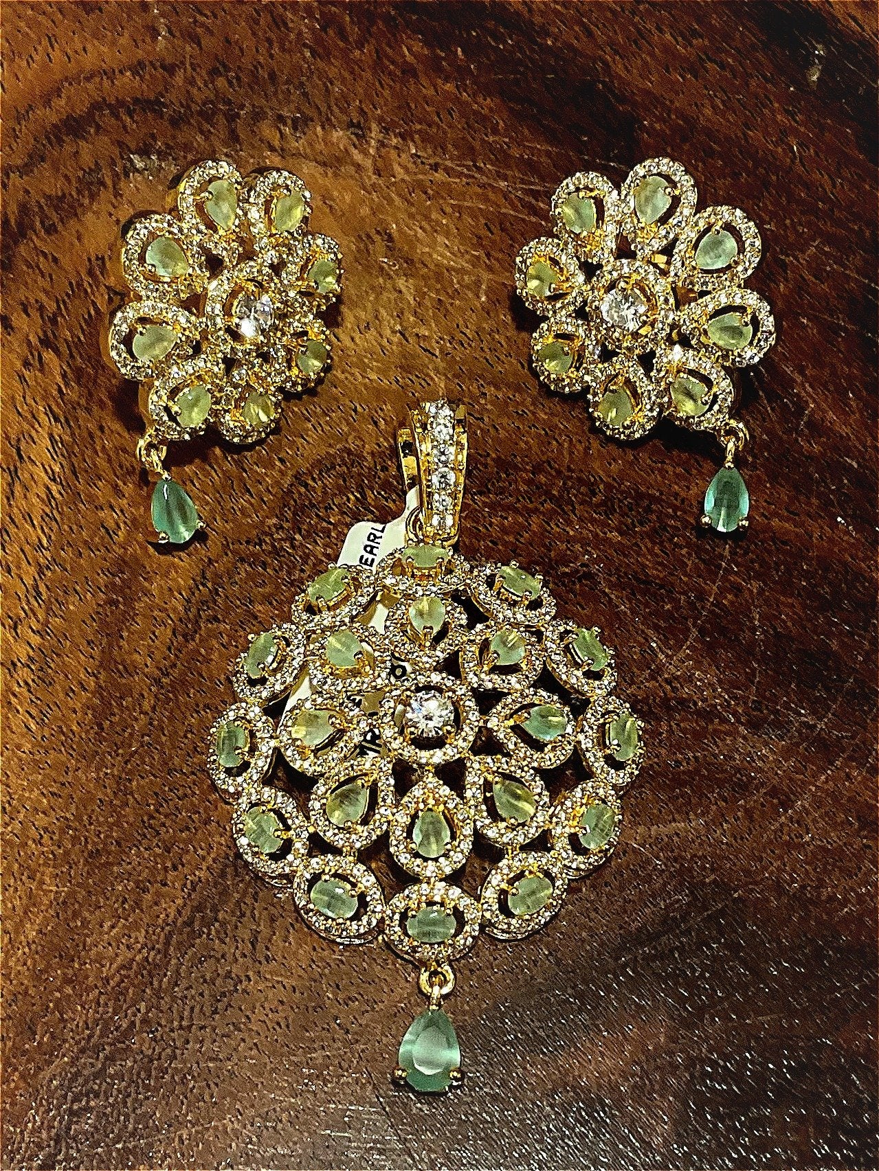 Pendant set