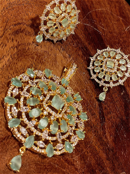 Pendant set